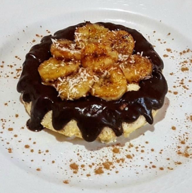 Cheesecake con banane caramellate Tortino con crema di cioccolato e banane