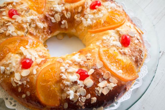 Torta dei Re Magi: la ricetta spagnola con le mandorle e la frutta candita Torta dei Re Magi