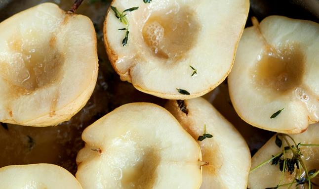 Pere sciroppate: la ricetta con lo sciroppo alla cannella e chiodi di garofano Pere sciroppate