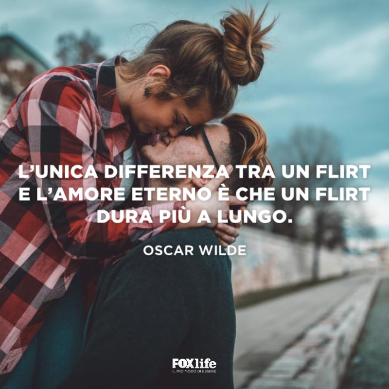 Frase sul flirt Coppia in procinto di baciarsi