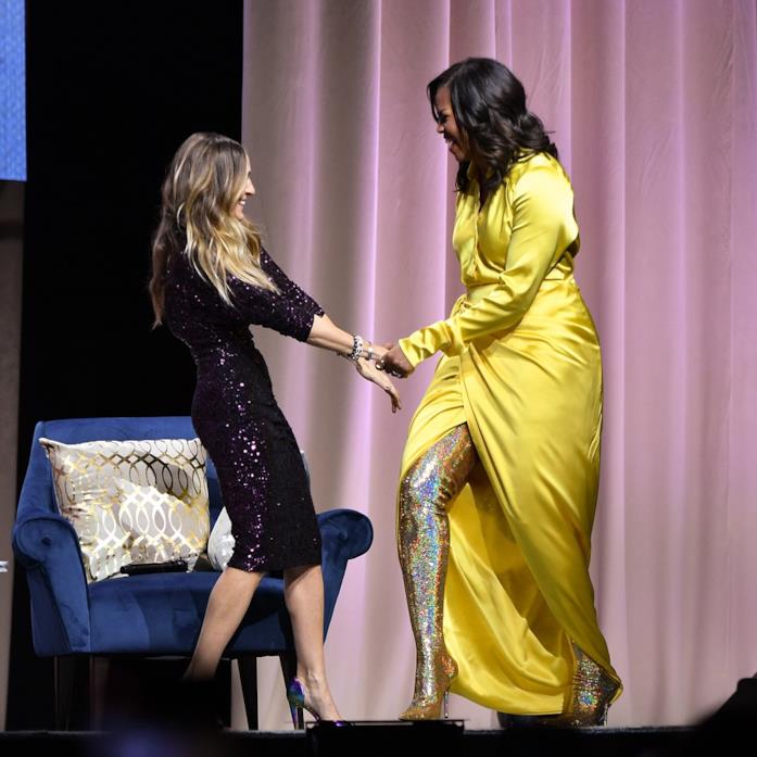 Michelle Obama sfoggia stivali glitter e offusca Sarah Jessica Parker Michelle Obama e Sarah Jessica Parker