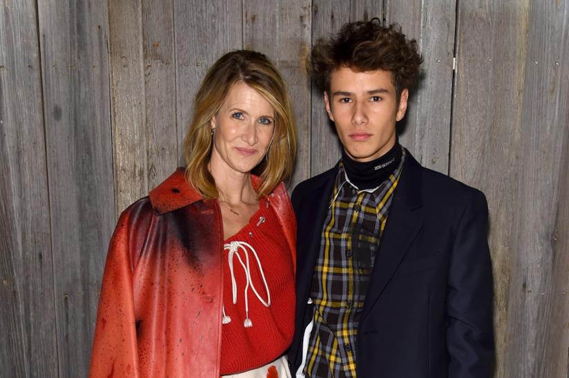 Il figlio di Laura Dern debutta alla New York Fashion Week come modello Laura Dern e il figlio Ellery Walker Harper