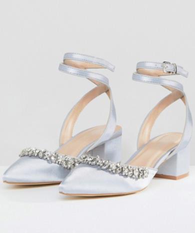 Scarpe in raso grigio decorate con tacco medio