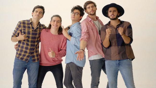 Alvaro Soler lancia il singolo Yo Contigo, Tú Conmigo Alvaro Soler con i Morat, che hanno realizzato con lui Yo Contigo, Tú Conmigo