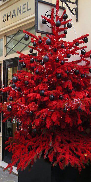 Albero rosso e nero Albero di Natale rosso e nero