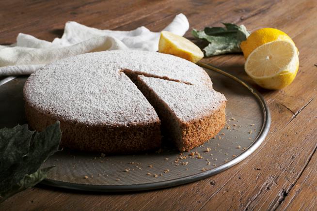 Torta al limone con succo e scorza Torta al limone profumata