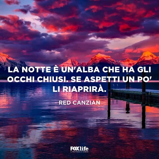 Canzone Canzian Pontile su un lago illuminato dai colori dell'alba