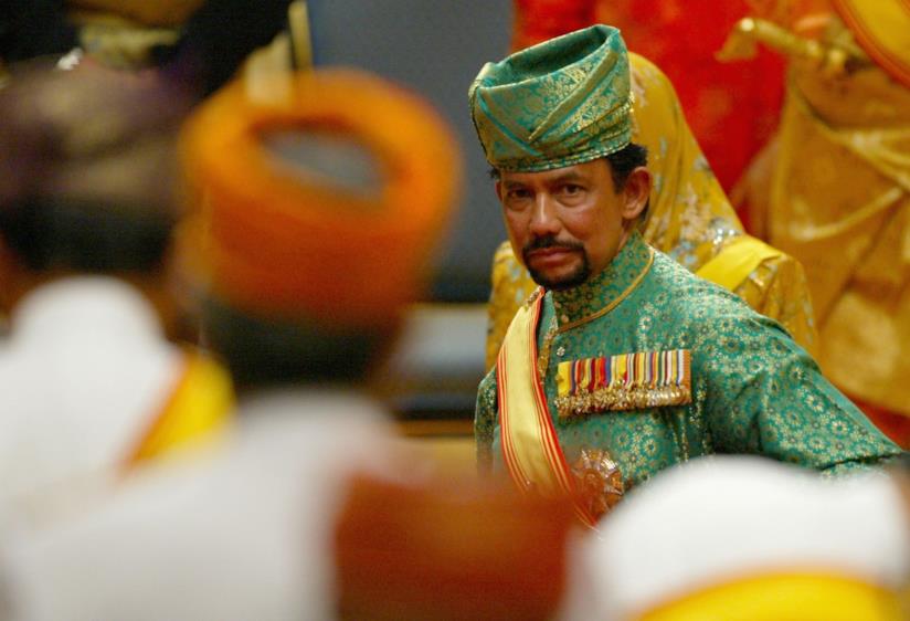 Il sultano del Brunei scrive all'UE e difende la pena di morte ai gay Sultano del Brunei