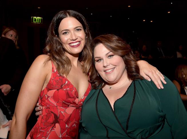 Chrissy Metz di This is Us sogna un amore come quello della collega Mandy Moore Chrissy Metz e Mandy Moore