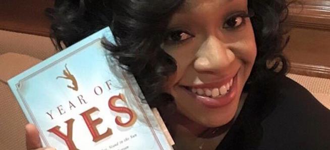 Shonda Rhimes Shonda Rhimes con il libro L'anno del sì. Non avere paura, vivi con gioia e diventa la tua persona