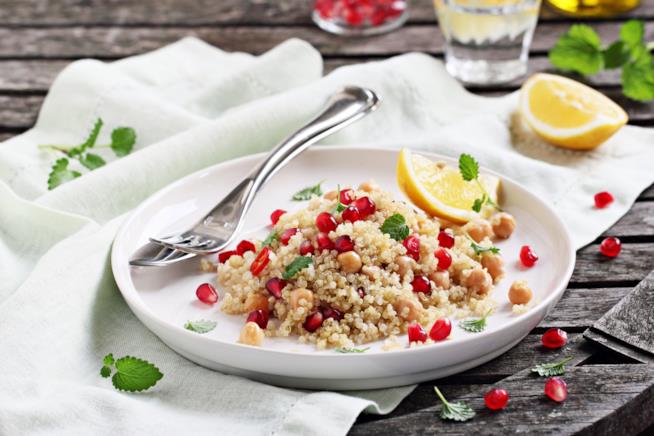 Insalata di quinoa e melagrana ricetta Ricetta light insalata di quinoa e melagrana