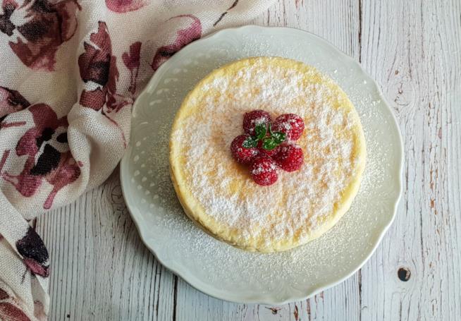 Cotton cake Dolce bianco con lamponi