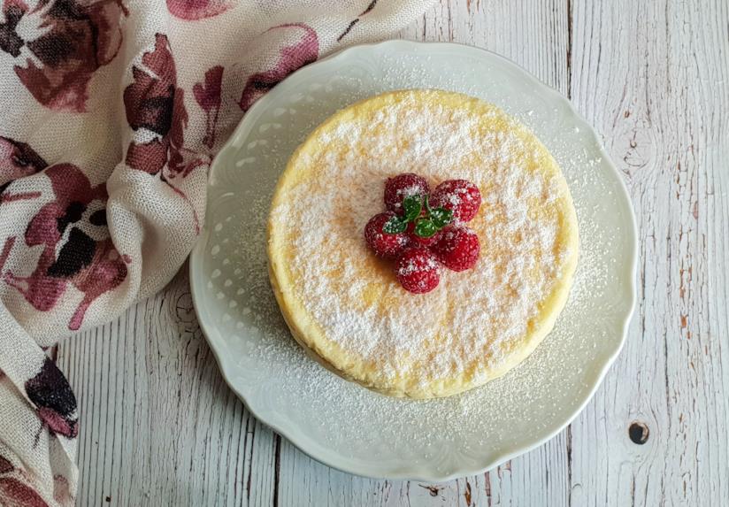 Cotton cake Dolce bianco con lamponi