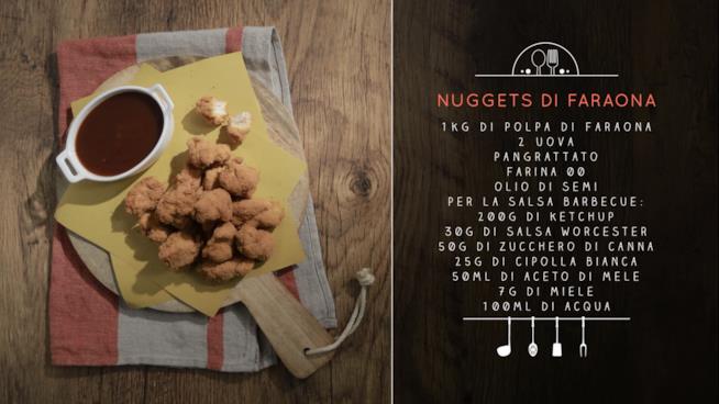 Nuggets di faraona con salsa a base di ketchup Nuggets di faraona