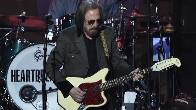 Tom Petty di Tom Petty & The Heartbreakers è morto per un attacco cardiaco Tom Petty in una delle sue ultime apparizioni pubbliche