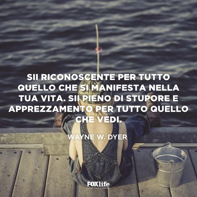 Frase Dyer Bambino di spalle mentre pesca