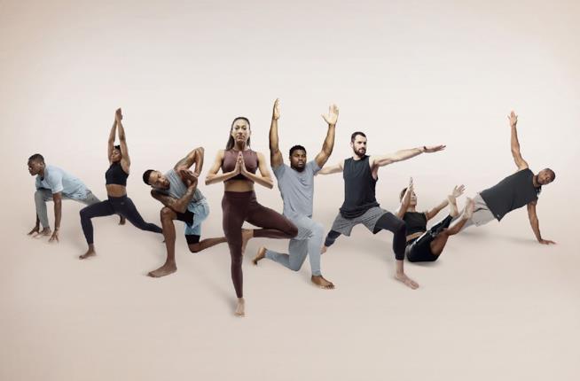 Nike lancia la collezione di Yoga 2019 Atleti che presentano la collezione di Yoga 2019 di Nike