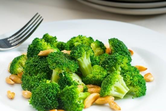 Broccoli alle mandorle Piatto con verdura