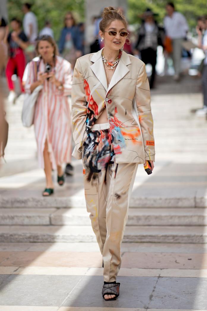 Gigi Hadid PFW Street Style Gigi Hadid PFW