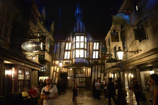 La casa addobbata per Halloween a tema Diagon Alley di Harry Potter Diagon Alley