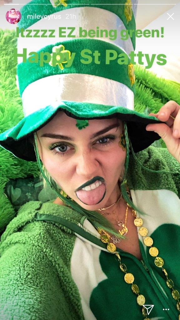 Miley Cyrus e Liam Hemsworth festeggiano San Patrizio Miley Cyrus travestita per San Patrizio
