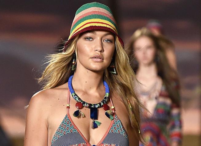Tutto sul trend che spopola tra le star su Instagram Gigi Hadid in bikini