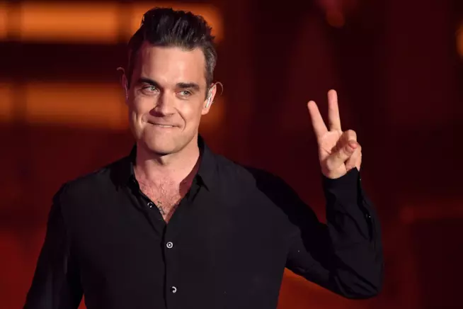 Robbie Williams convince un fan a sposare la sua fidanzata via Instagram Il cantante Robbie Williams