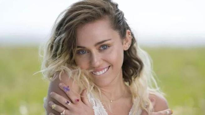 Un hacker ha diffuso foto hot di Miley Cyrus Miley Cyrus nel videoclip di Malibu