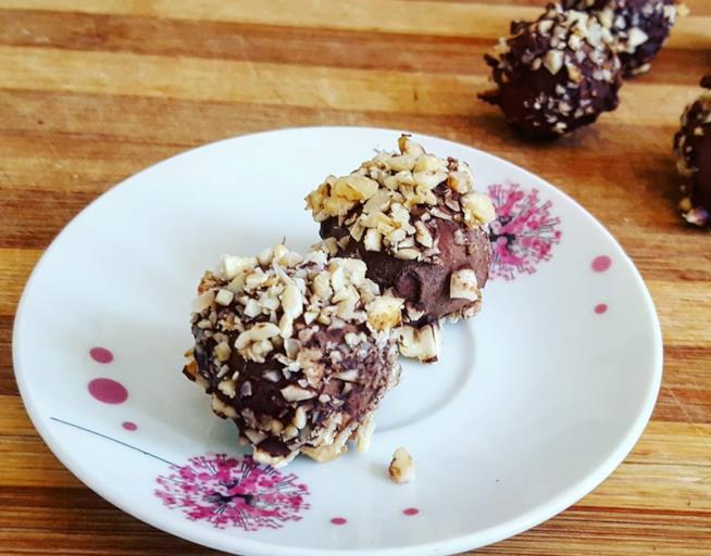 Tartufit al cioccolato Palline al cacao e noci