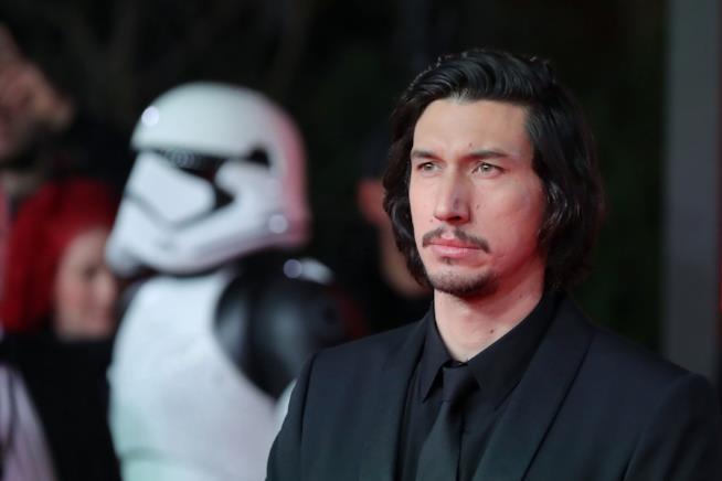 Kylo Ren potrebbe avere una nuova arma di distruzione in Star Wars IX L'attore Adam Driver