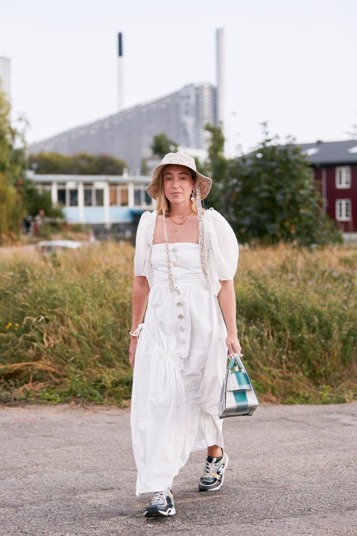 Cappello di paglia Outfit composto da cappello di paglia dallo Street Style di Copenhagen 2019