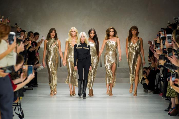 La sfilata conclusiva della Fashion Week di Milano Donatella Versace con le super top model anni '90