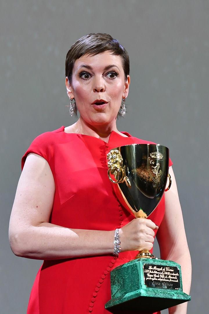 Olivia Colman con la Coppa Volpi a Venezia 75 Olivia Colman a Venezia 75