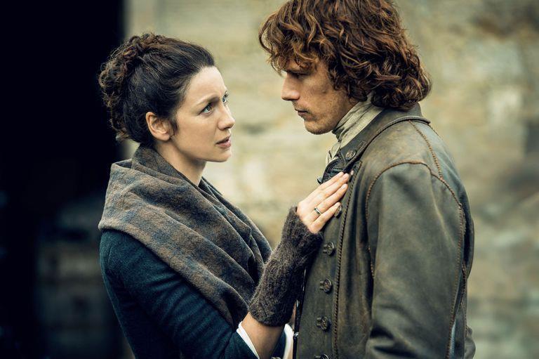 Il rinnovo di Outlander fino alla sesta stagione Una scena di Outlander