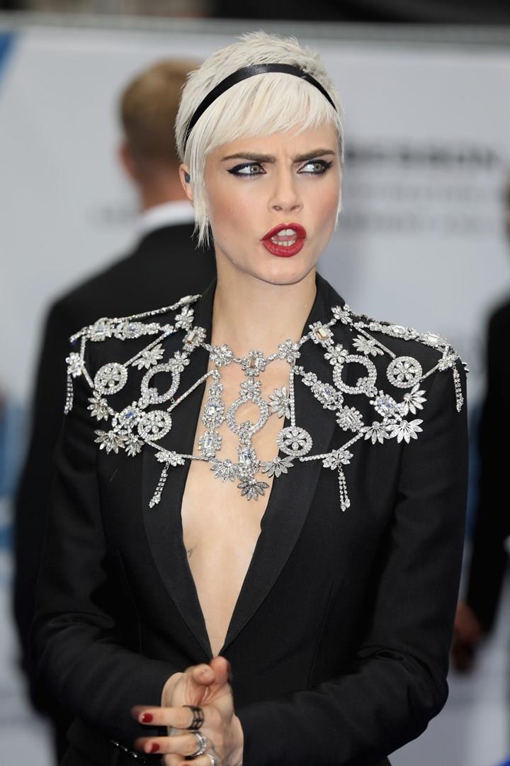 Capelli corti Cara Delevingne Cara Delevingne con capelli corti
