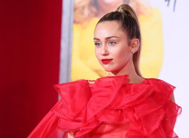 Miley Cyrus mostra foto del matrimonio Miley Cyrus in primo piano