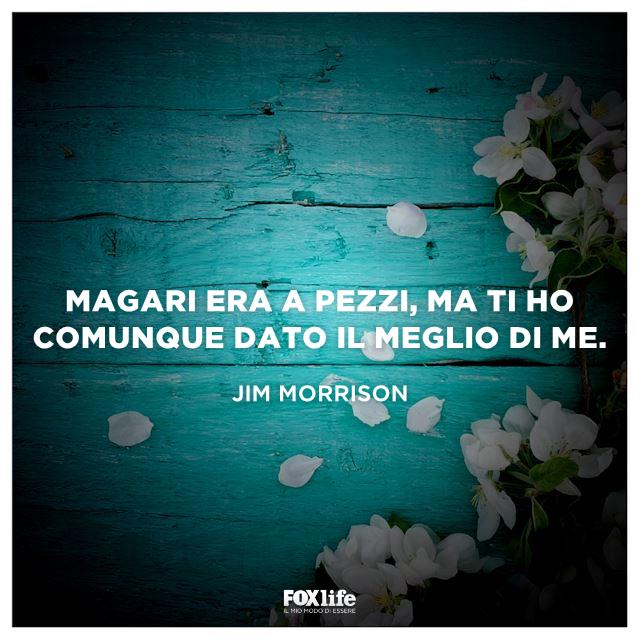 Citazione Jim Morrison Fiori su una superficie di legno