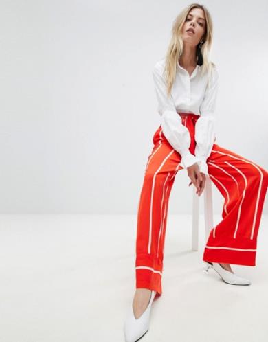 Pantaloni rossi a righe