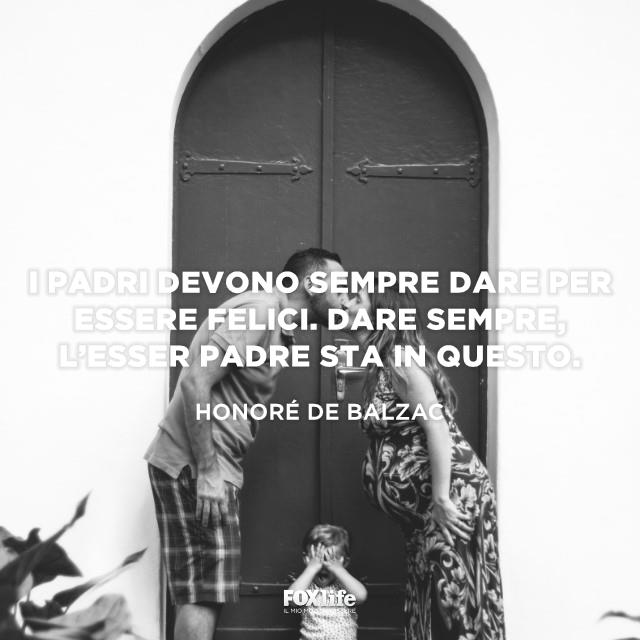 Frase di Balzac Madre e padre si baciano davanti al figlio