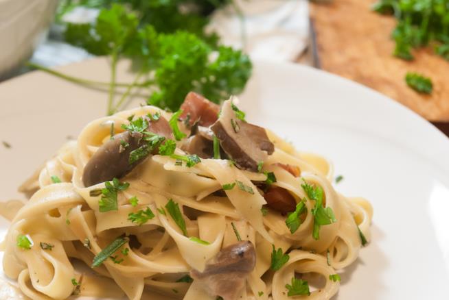 Tagliatelle ai funghi porcini con pancetta affumicata Tagliatelle ai funghi