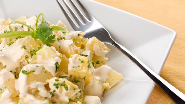 Insalata di patate: la ricetta con senape, maionese e yogurt Insalata di patate