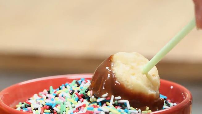 Cake pops con biscotti, formaggio spalmabile e cioccolato Cake pops