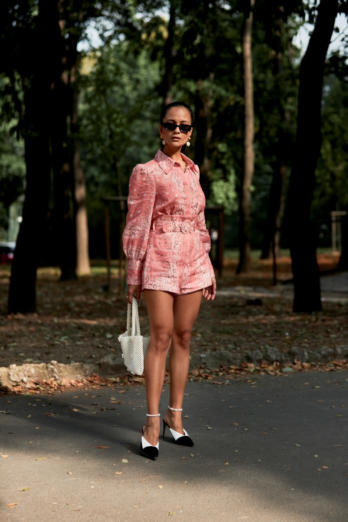Jumpsuit con maniche a sbuffo Jumpsuit rosa effetto pitone con maniche a sbuffo