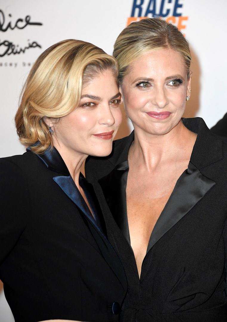 Le amiche Selma Blair e Sarah Michelle Gellar Selma Blair e Sarah Michelle Gellar