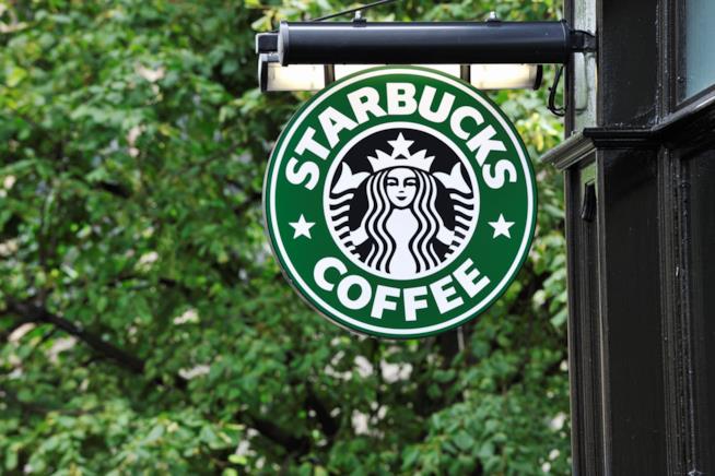 Starbucks apre a Milano Insegna con il logo della Starbucks