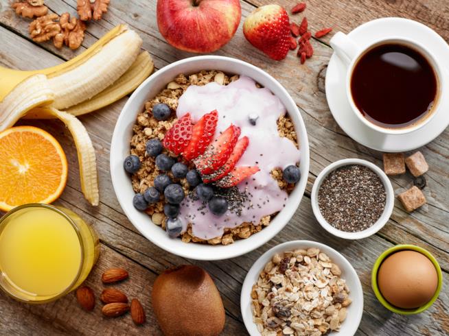 C'è una colazione ideale per chi pratica sport La colazione ideale per gli sportivi vede frutta e cerali al primo posto
