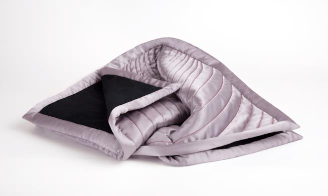 La Period Sex Blanket di Thinx La coperta del brand Thinx da usare durante il ciclo