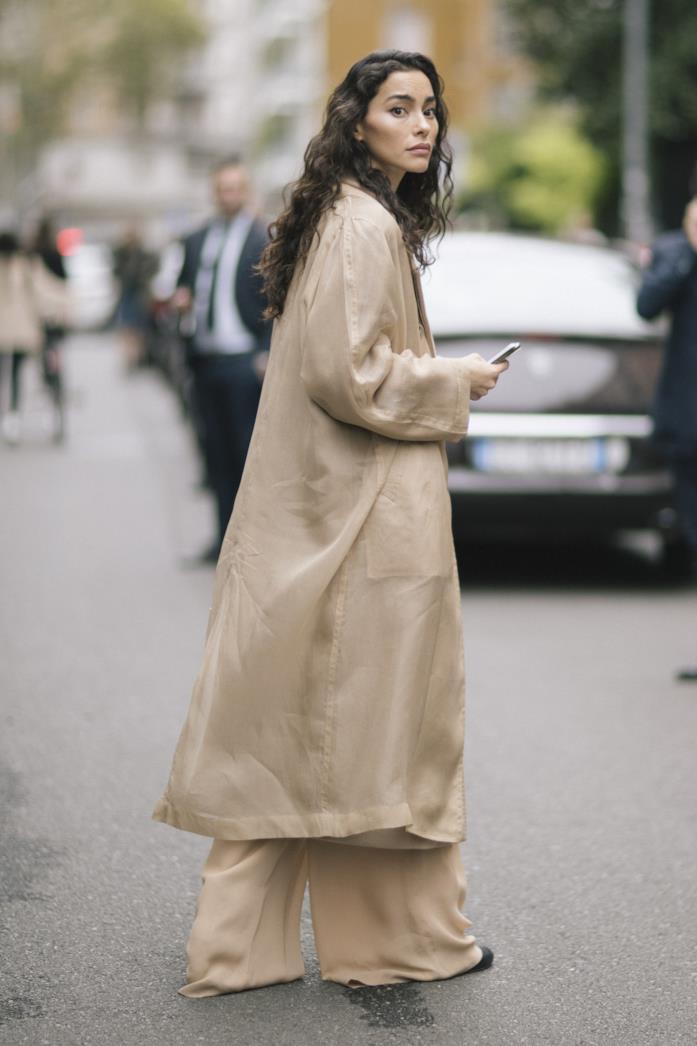 Outfti color sabbia Outfit composto da toni del sabbia dallo Street Style di Parigi 2019