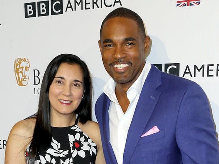 Jason George e la moglie Vandana Khanna Jason George di Grey's Anatomy con la moglie Vandana Khanna, autrice e poeta
