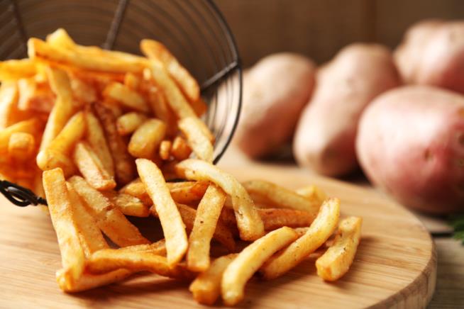 Tutti i trucchi per le perfette patatine fritte La ricetta delle patatine fritte